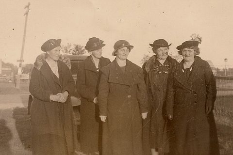 SCHULTZ sisters